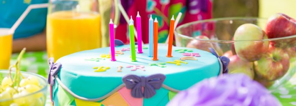 Image of a delicious option of birthday cakes decorated according to the type of event requested.